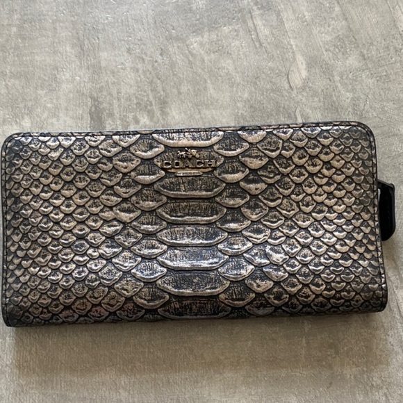 Coach Metallic Leather Snakeskin Wallet with Snap Closure - Picture 1 of 10